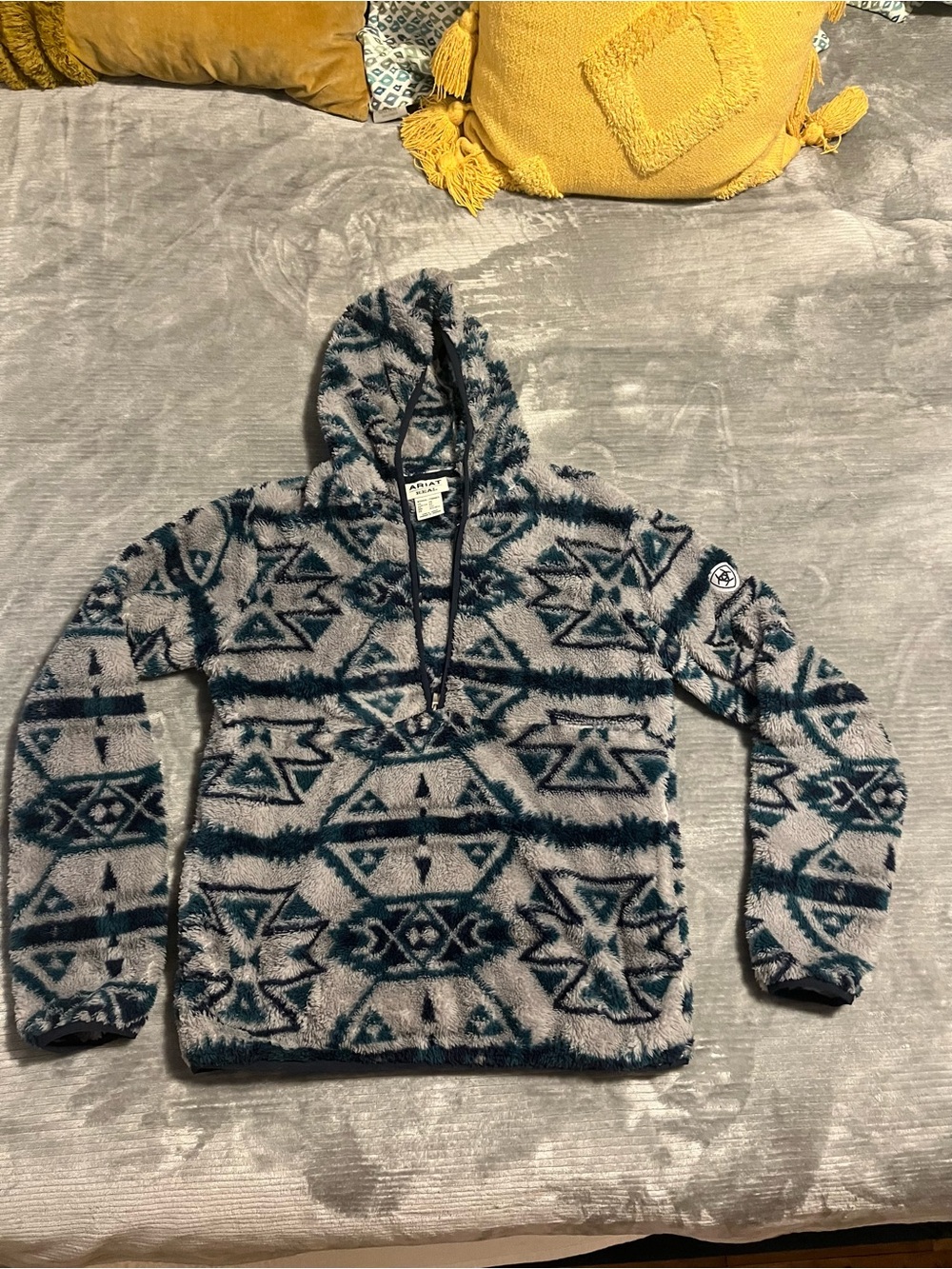 Ariat NWOT Women’s Teal and Gray Aztec Hooded Pullover
